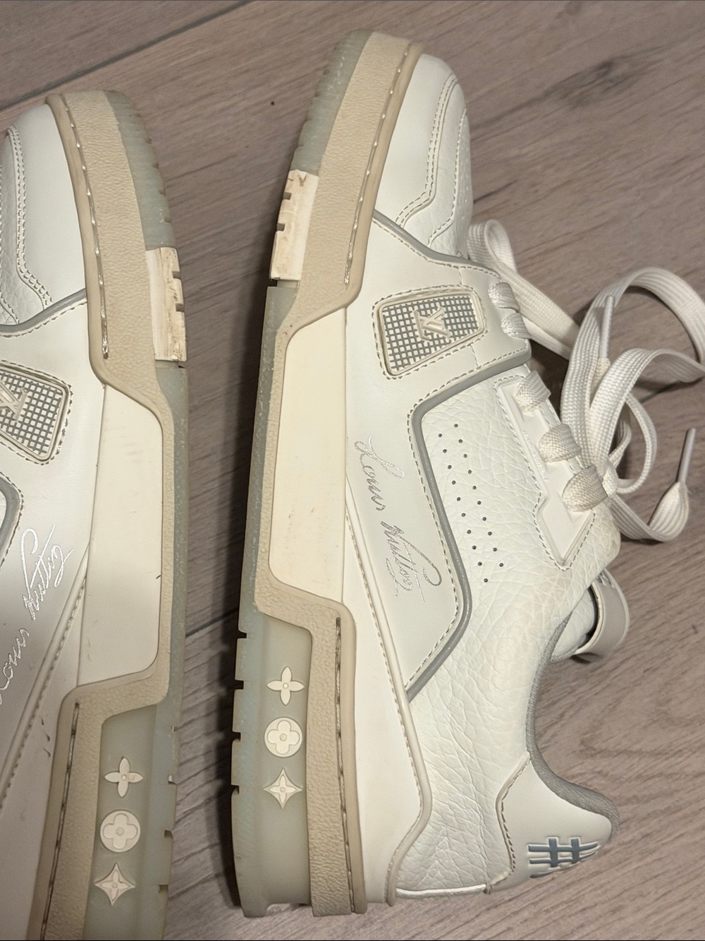 Louis Vuitton Cream White Low-Top Sneakers - Picture 6 of 11